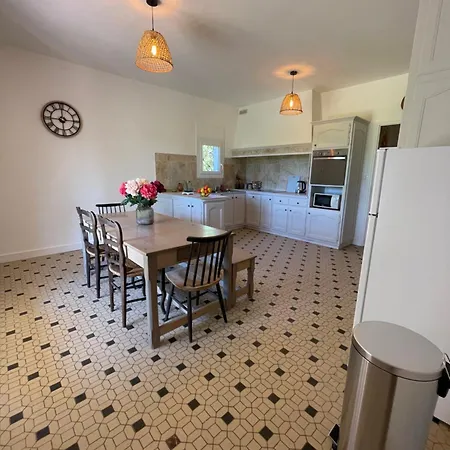 Dom wakacyjny Maison De Caractere Avec Jardin *